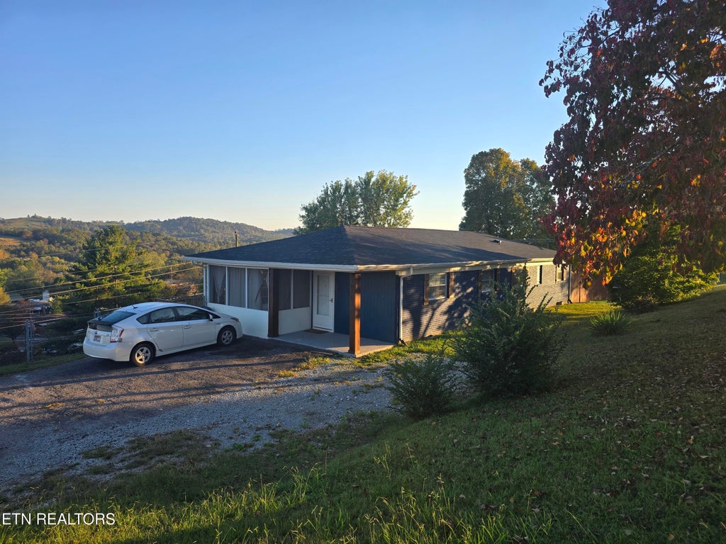 Photo of 221 Rose Drive, Tazewell, TN 37879 (MLS # 1349853)