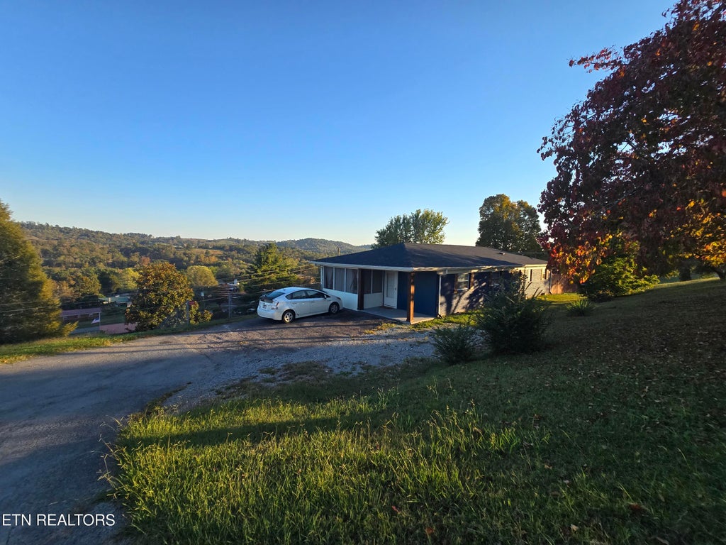 Photo of 221 Rose Drive, Tazewell, TN 37879 (MLS # 1349853)