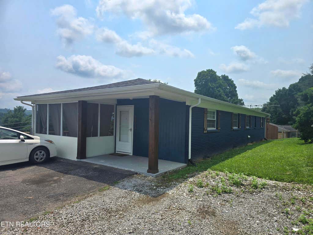 Photo of 221 Rose Drive, Tazewell, TN 37879 (MLS # 1349853)