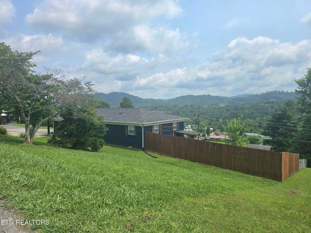 Photo of 221 Rose Drive, Tazewell, TN 37879 (MLS # 1349853)