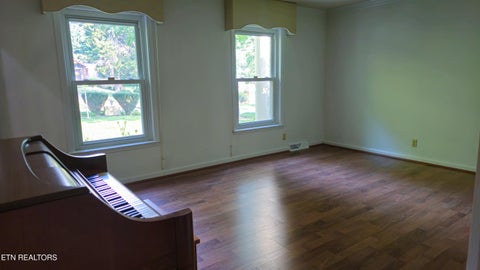Tiny photo for 111 Claremont Rd, Oak Ridge, TN 37830 (MLS # 1350255)
