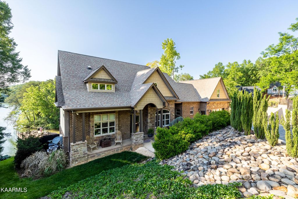 Photo of 210 E Cove Drive, Greenback, TN 37742 (MLS # 1227629)