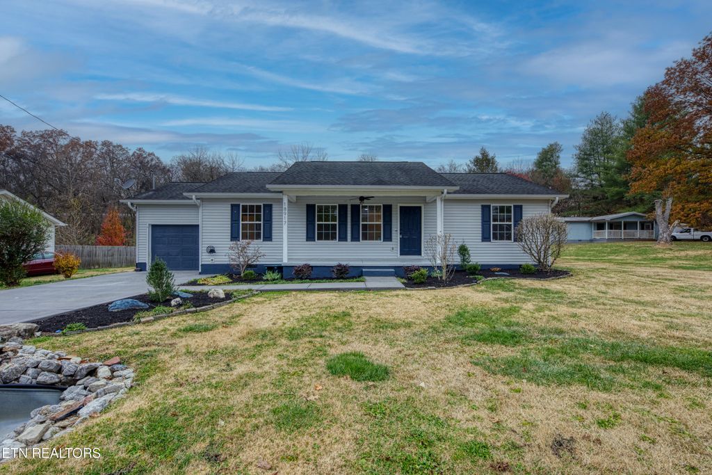 Photo of 18917 Martel Rd, Lenoir City, TN 37772 (MLS # 1322711)