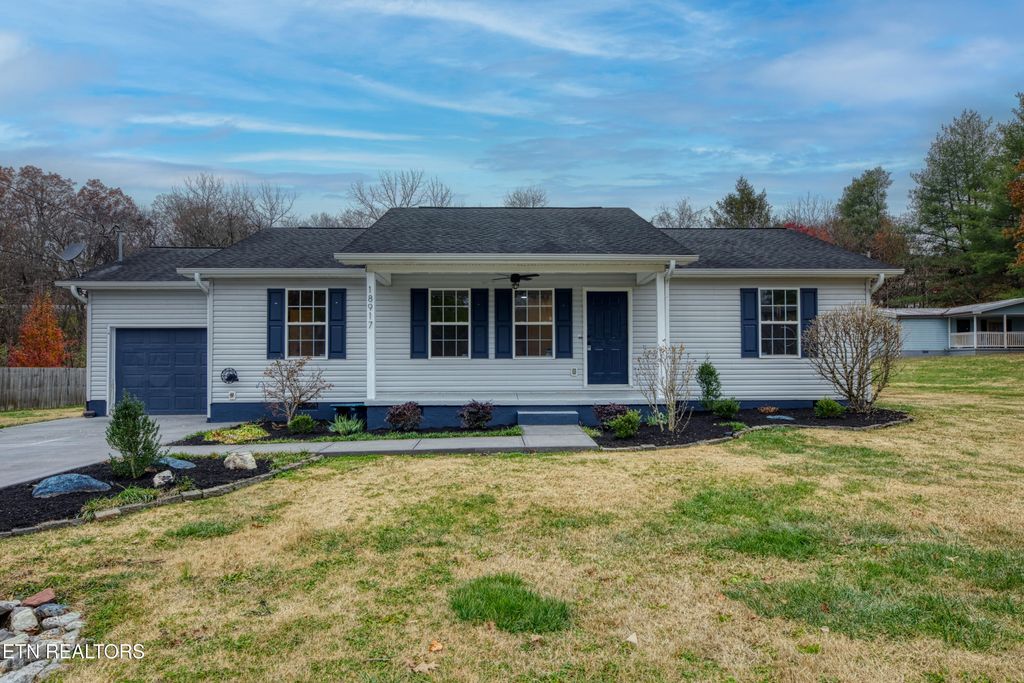 Photo of 18917 Martel Rd, Lenoir City, TN 37772 (MLS # 1322711)