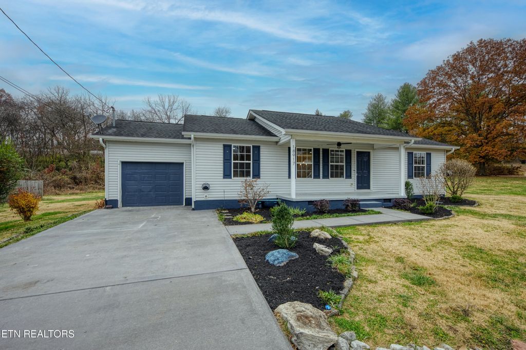 Photo of 18917 Martel Rd, Lenoir City, TN 37772 (MLS # 1322711)