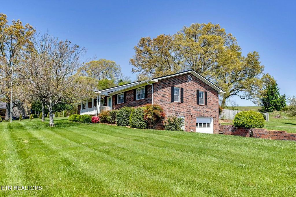 Photo of 232 Oakland Road Rd, Sweetwater, TN 37874 (MLS # 1298199)