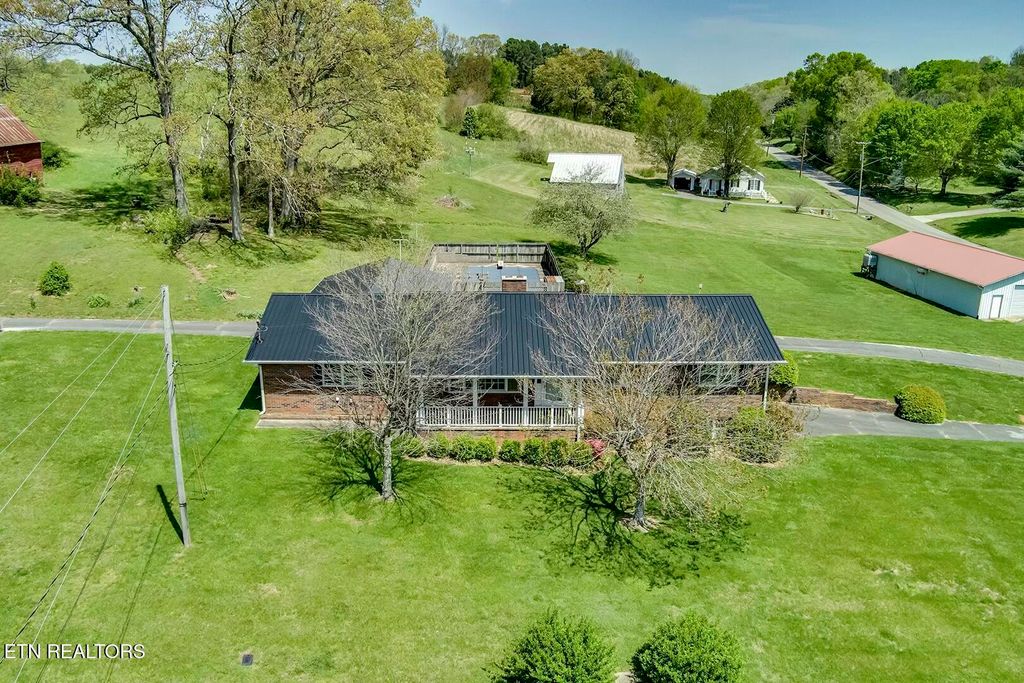 Photo of 232 Oakland Road Rd, Sweetwater, TN 37874 (MLS # 1298199)