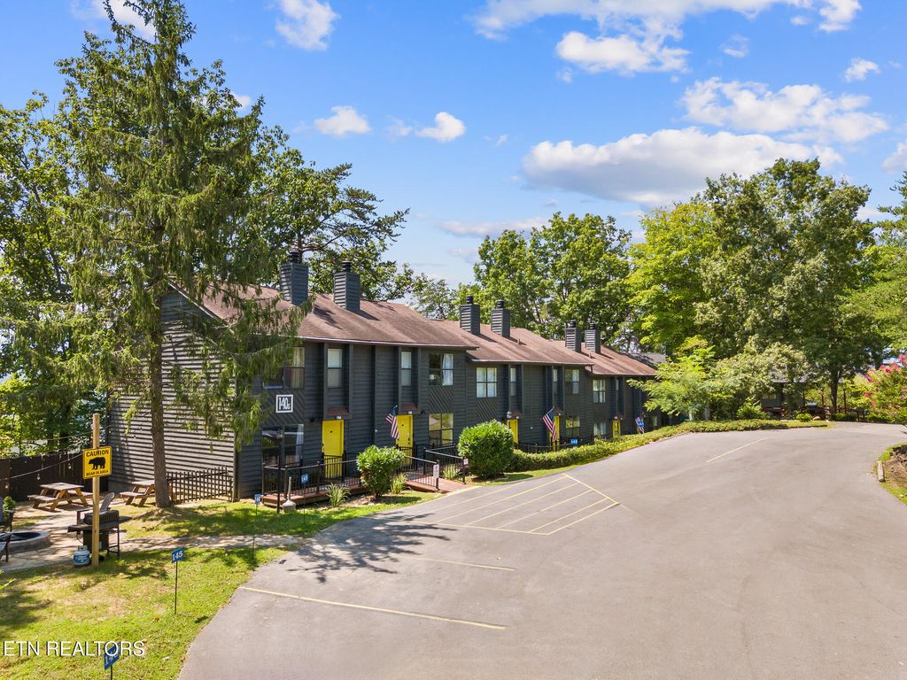 Photo of 3729 Plaza Way #141, Pigeon Forge, TN 37863 (MLS # 1328013)