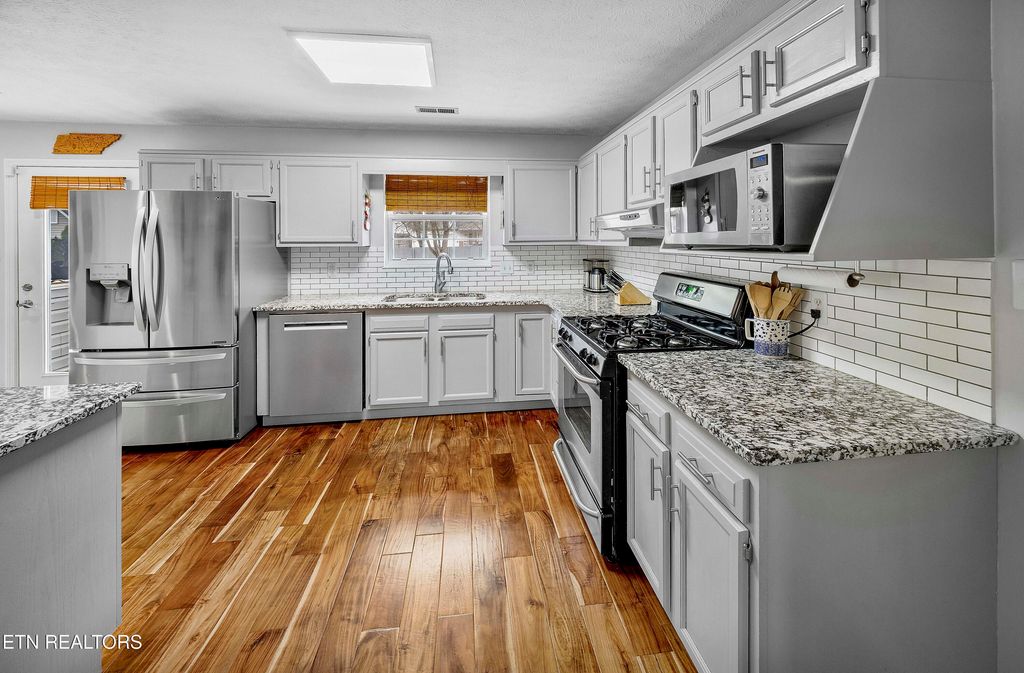 Photo of 541 Bushwood Drive, Knoxville, TN 37918 (MLS # 1332410)