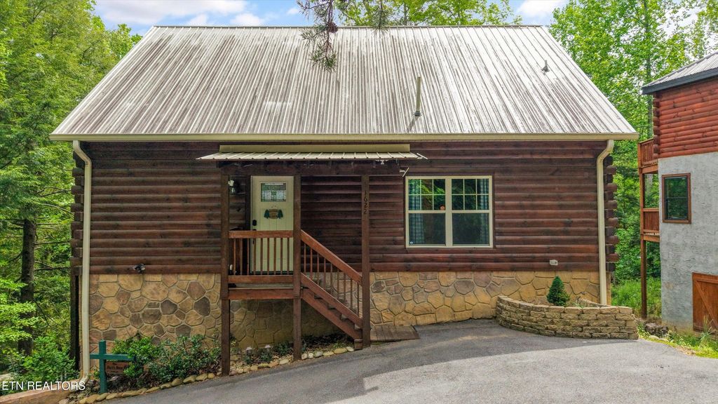 Photo of 1622 Misty Hollow Way, Gatlinburg, TN 37738 (MLS # 1339302)