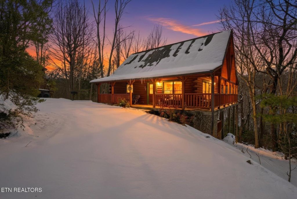 Photo of 1713 Parkway View Court, Sevierville, TN 37876 (MLS # 1328520)