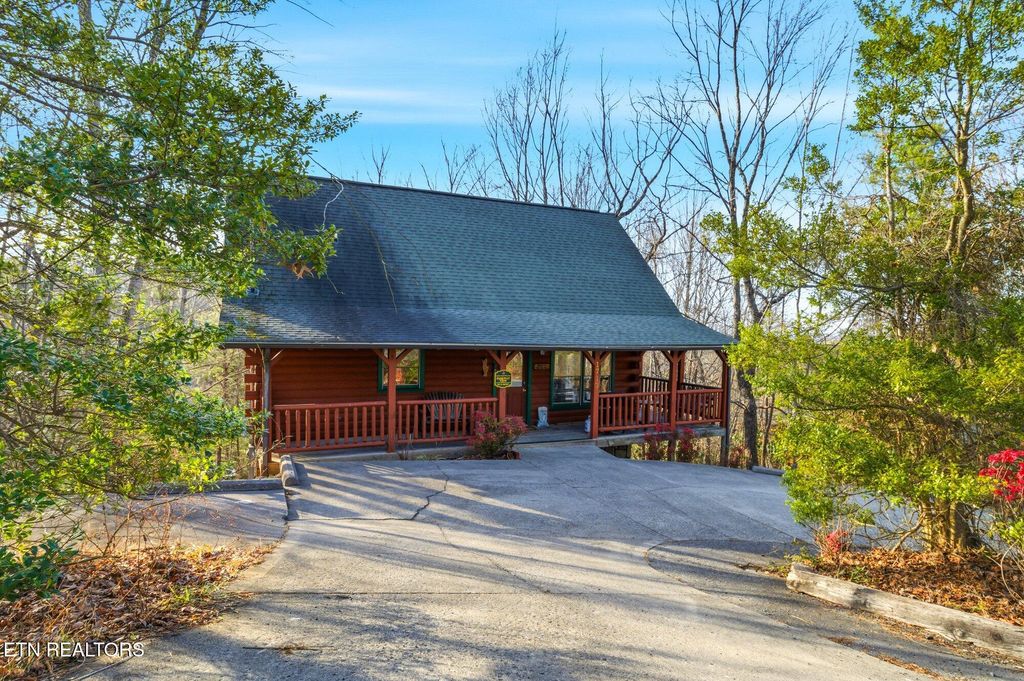 Photo of 1713 Parkway View Court, Sevierville, TN 37876 (MLS # 1328520)