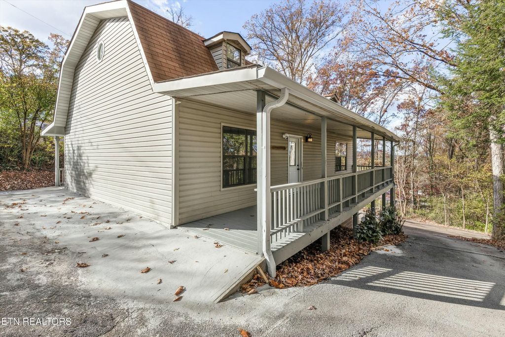 Photo of 3525 Calvert St, Rockford, TN 37853 (MLS # 1283359)