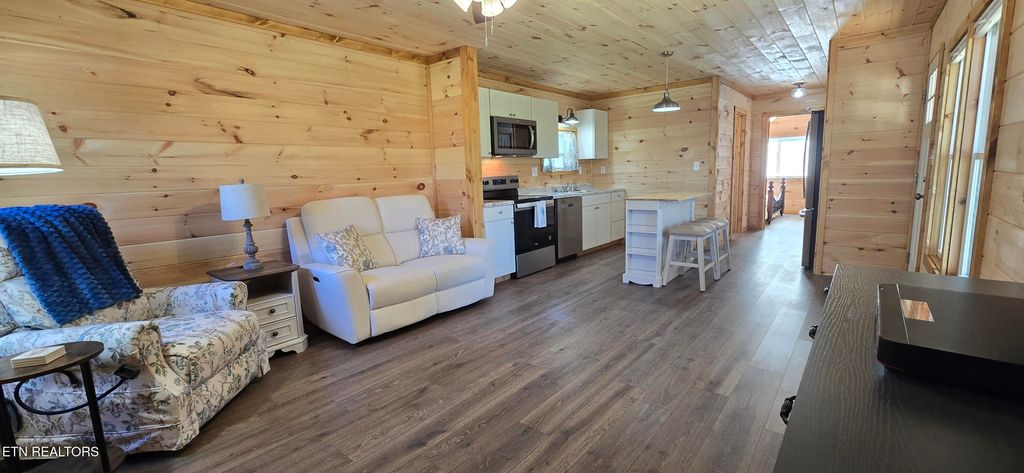 Photo of 910 Barnett Bridge Rd, Lancing, TN 37770 (MLS # 1322210)