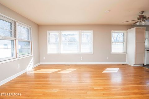 Tiny photo for 404 Douglas Lane, Clinton, TN 37716 (MLS # 1322672)