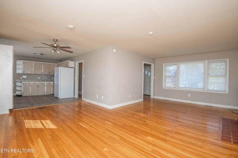 Tiny photo for 404 Douglas Lane, Clinton, TN 37716 (MLS # 1322672)