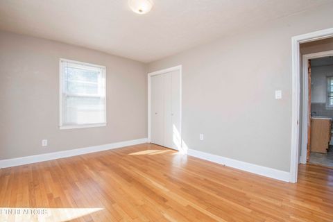 Tiny photo for 404 Douglas Lane, Clinton, TN 37716 (MLS # 1322672)