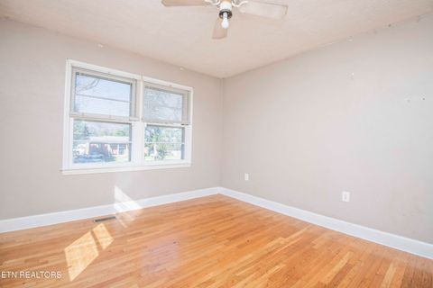 Tiny photo for 404 Douglas Lane, Clinton, TN 37716 (MLS # 1322672)