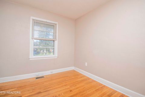 Tiny photo for 404 Douglas Lane, Clinton, TN 37716 (MLS # 1322672)