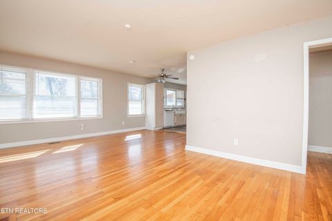 Tiny photo for 404 Douglas Lane, Clinton, TN 37716 (MLS # 1322672)