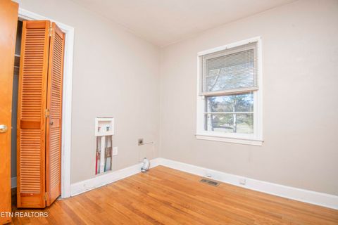 Tiny photo for 404 Douglas Lane, Clinton, TN 37716 (MLS # 1322672)