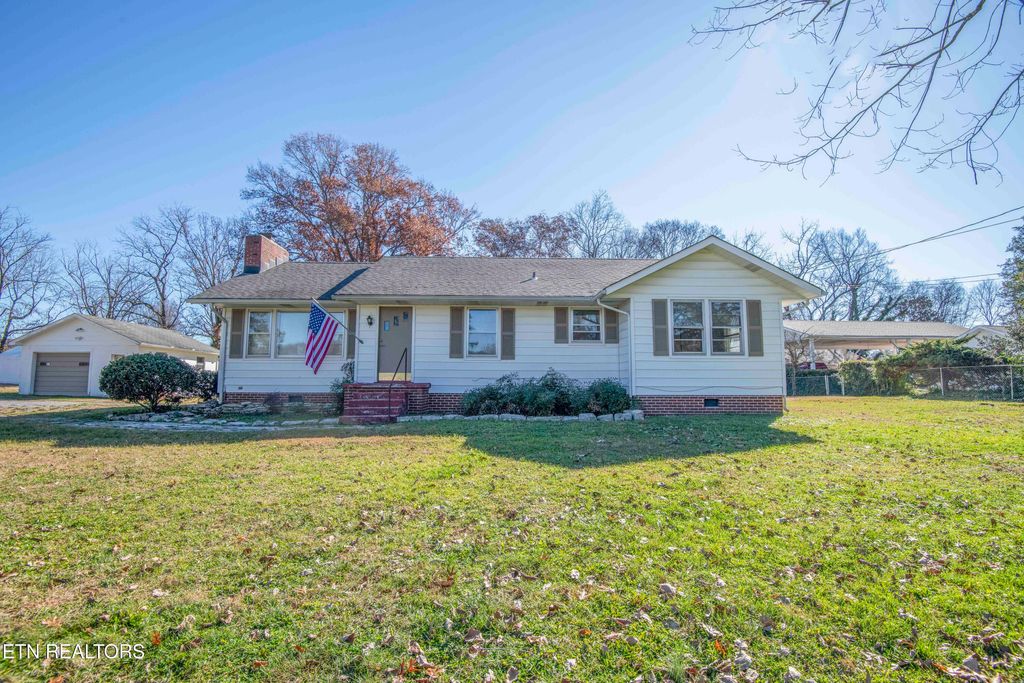 Photo of 404 Douglas Lane, Clinton, TN 37716 (MLS # 1322672)