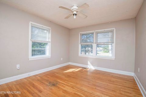 Tiny photo for 404 Douglas Lane, Clinton, TN 37716 (MLS # 1322672)