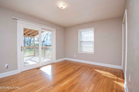 Tiny photo for 404 Douglas Lane, Clinton, TN 37716 (MLS # 1322672)