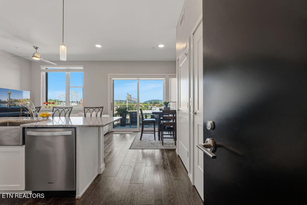 333 W Depot Ave 414
