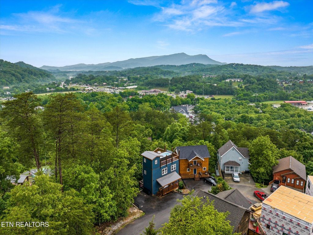 Photo of 419 Stone Ridge Way, Pigeon Forge, TN 37863 (MLS # 1287670)