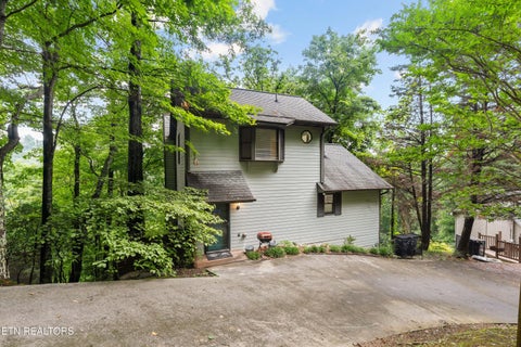 Photo of 1523 Gillespie Way, Gatlinburg, TN 37738 (MLS # 1349993)