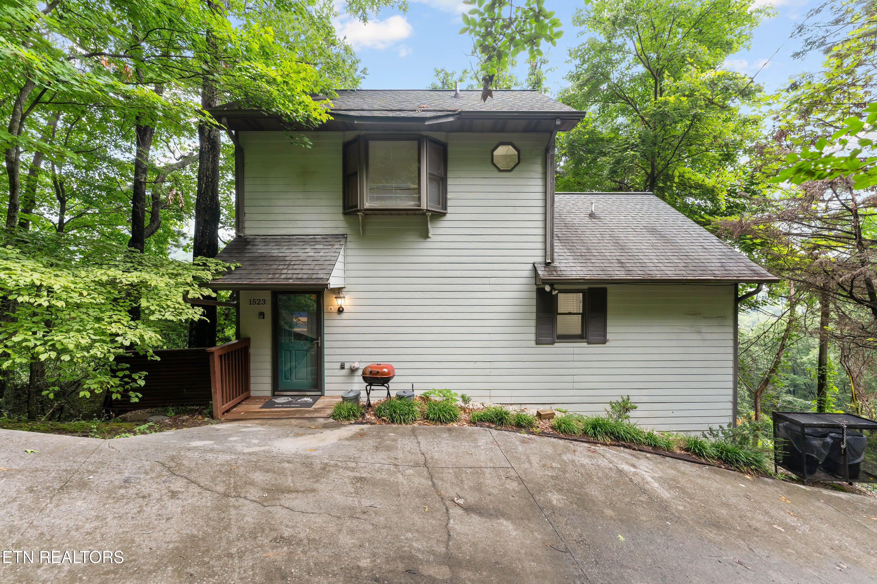 1523 Gillespie Way