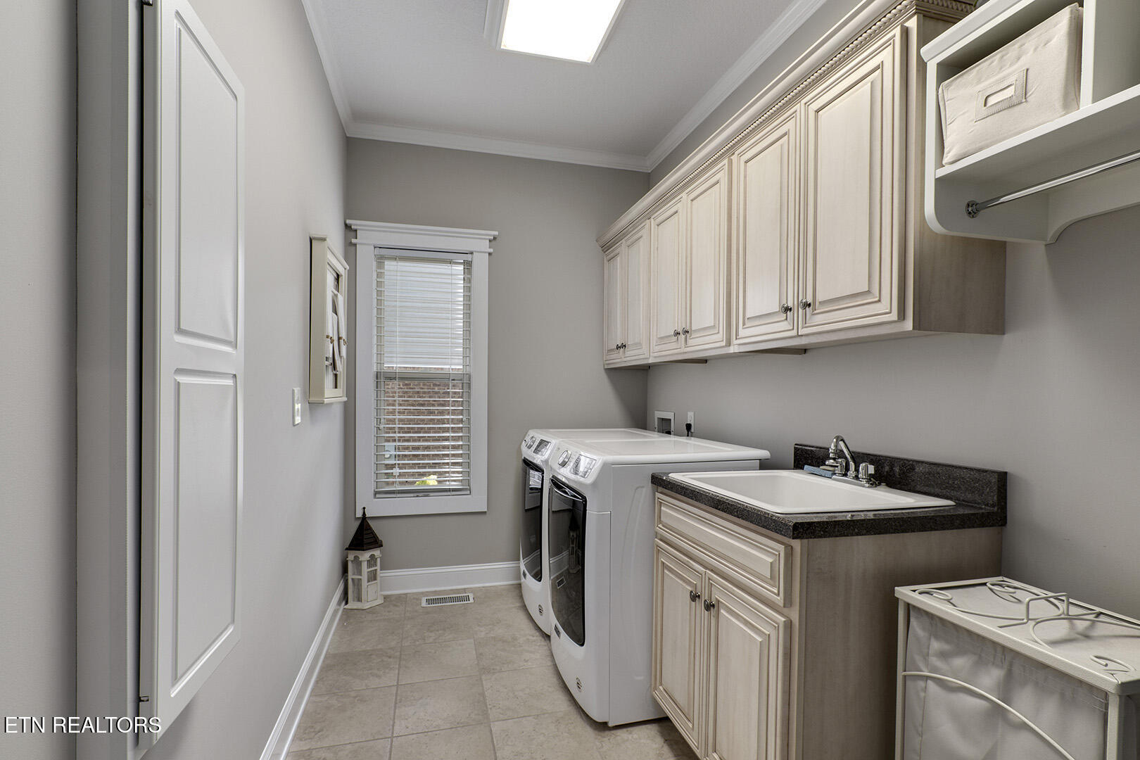 Loudon, Tennessee 37774, United States, 3 Bedrooms Bedrooms, ,3 BathroomsBathrooms,Residential,Active,191475