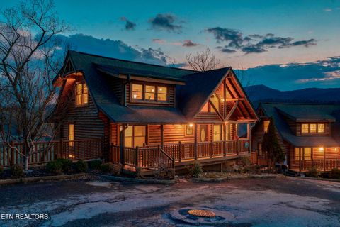 Photo of 1734 Summit View Way, Pigeon Forge, TN 37862 (MLS # 1330453)