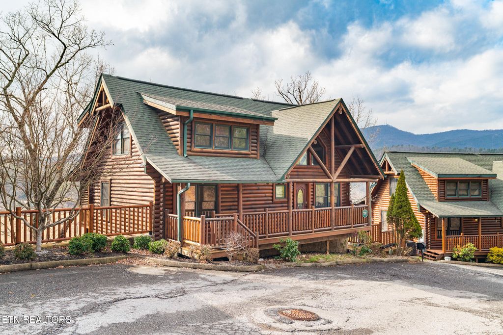 Photo of 1734 Summit View Way, Pigeon Forge, TN 37862 (MLS # 1330453)