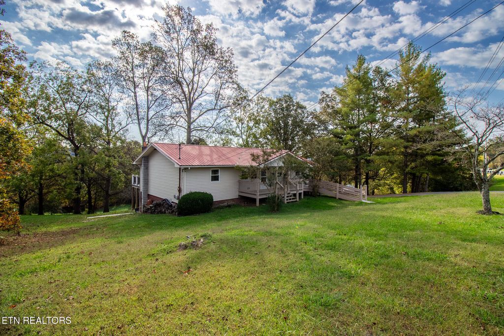 Photo of 1642 N Charles G Seivers Blvd, Clinton, TN 37716 (MLS # 1320008)