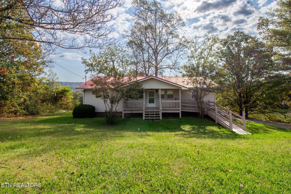 Photo of 1642 N Charles G Seivers Blvd, Clinton, TN 37716 (MLS # 1320008)