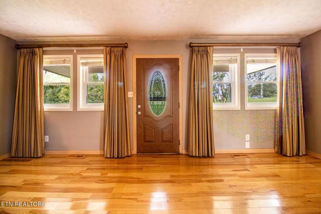 Photo of 1642 N Charles G Seivers Blvd, Clinton, TN 37716 (MLS # 1320008)