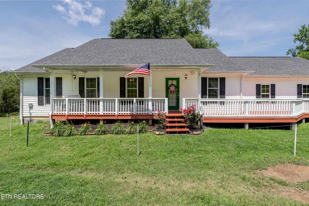 Photo of 124 Mossey Creek Drive, Kingston, TN 37763 (MLS # 1304360)