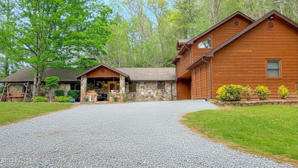 Photo of 217 Seaton Drive, Gatlinburg, TN 37738 (MLS # 1318293)