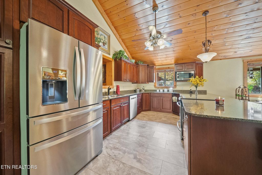 Photo of 217 Seaton Drive, Gatlinburg, TN 37738 (MLS # 1318293)