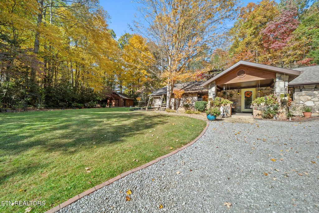 Photo of 217 Seaton Drive, Gatlinburg, TN 37738 (MLS # 1318293)