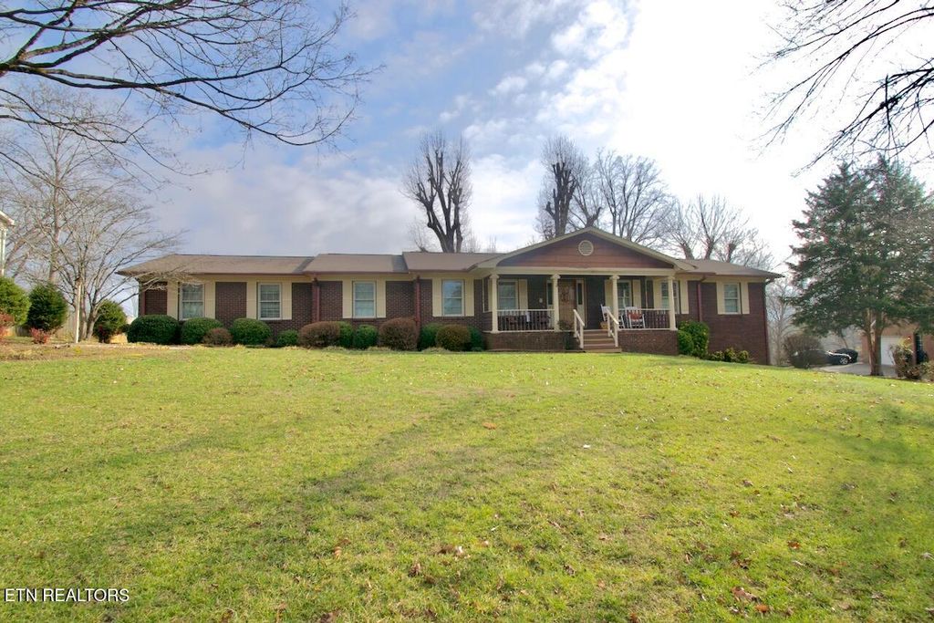 Photo of 102 York Circle, Maryville, TN 37803 (MLS # 1325781)