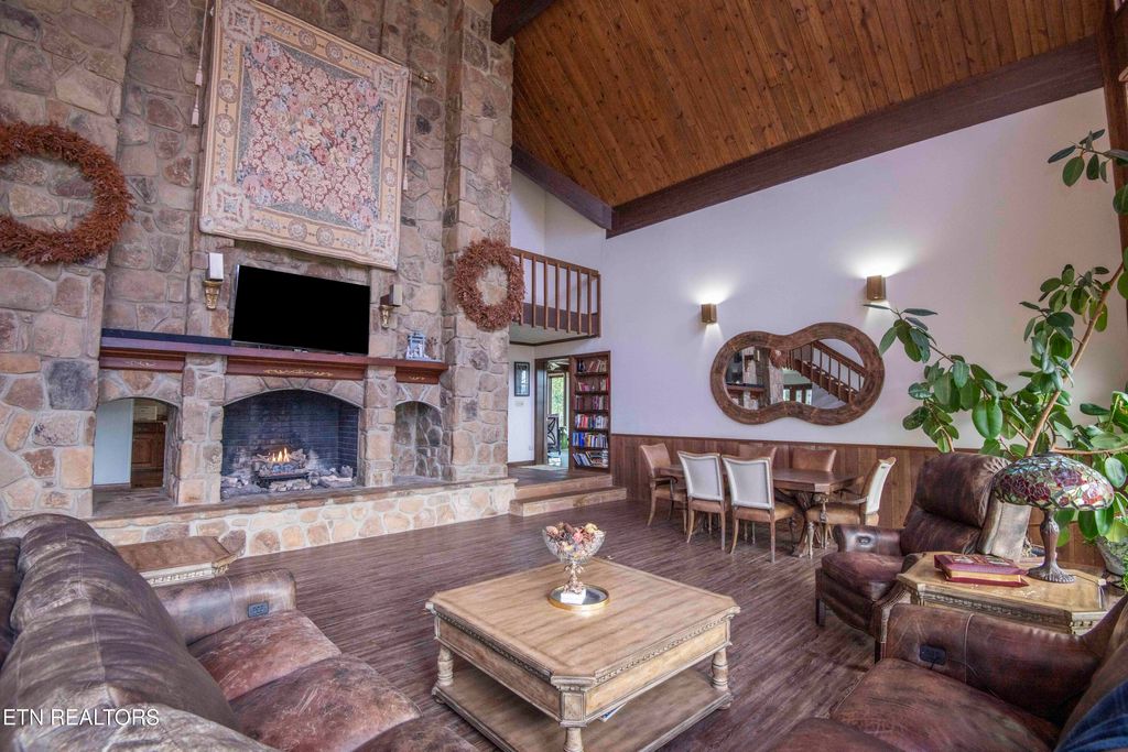 Photo of 1006 Foxdale Drive, Maryville, TN 37803 (MLS # 1325187)