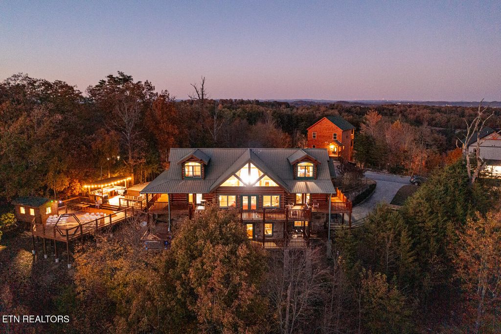 Photo of 1119 N Trail Drive, Sevierville, TN 37862 (MLS # 1335212)