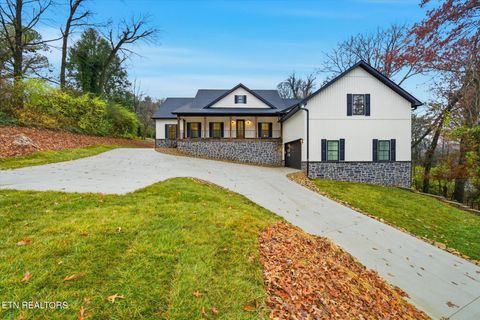 Photo of 909 S Chilhowee Drive, Knoxville, TN 37914 (MLS # 1323257)