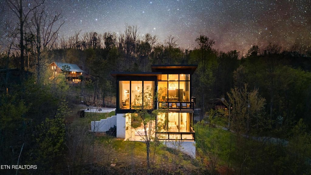 Photo of 915 Smoky Court, Gatlinburg, TN 37738 (MLS # 1321624)