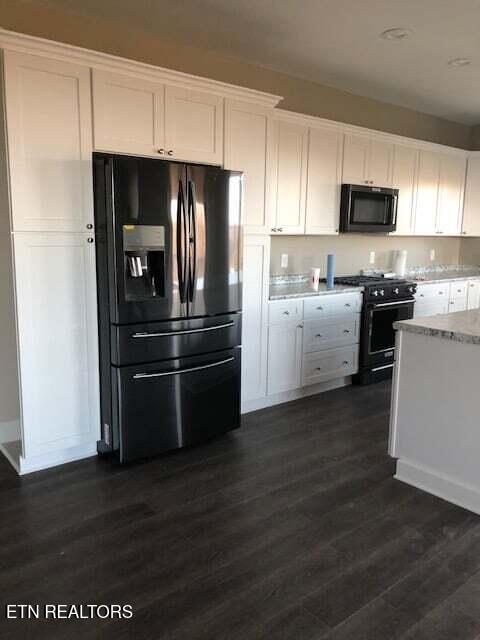 7445 Lakeshore Drive