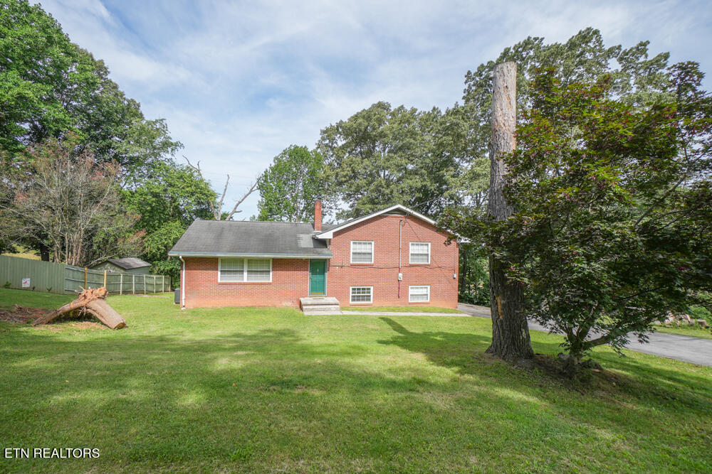2001 Highland Rd