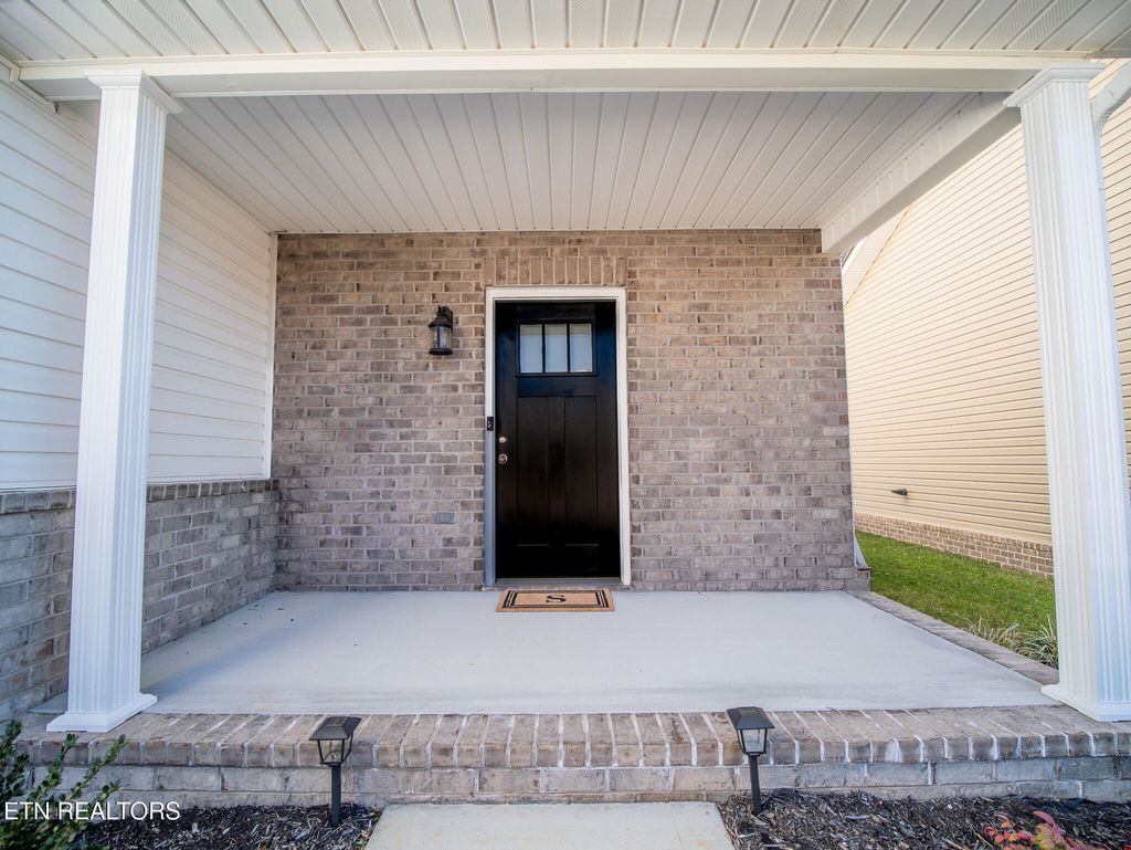 Photo of 4720 Stoneyhurst Lane, Knoxville, TN 37918 (MLS # 1327002)